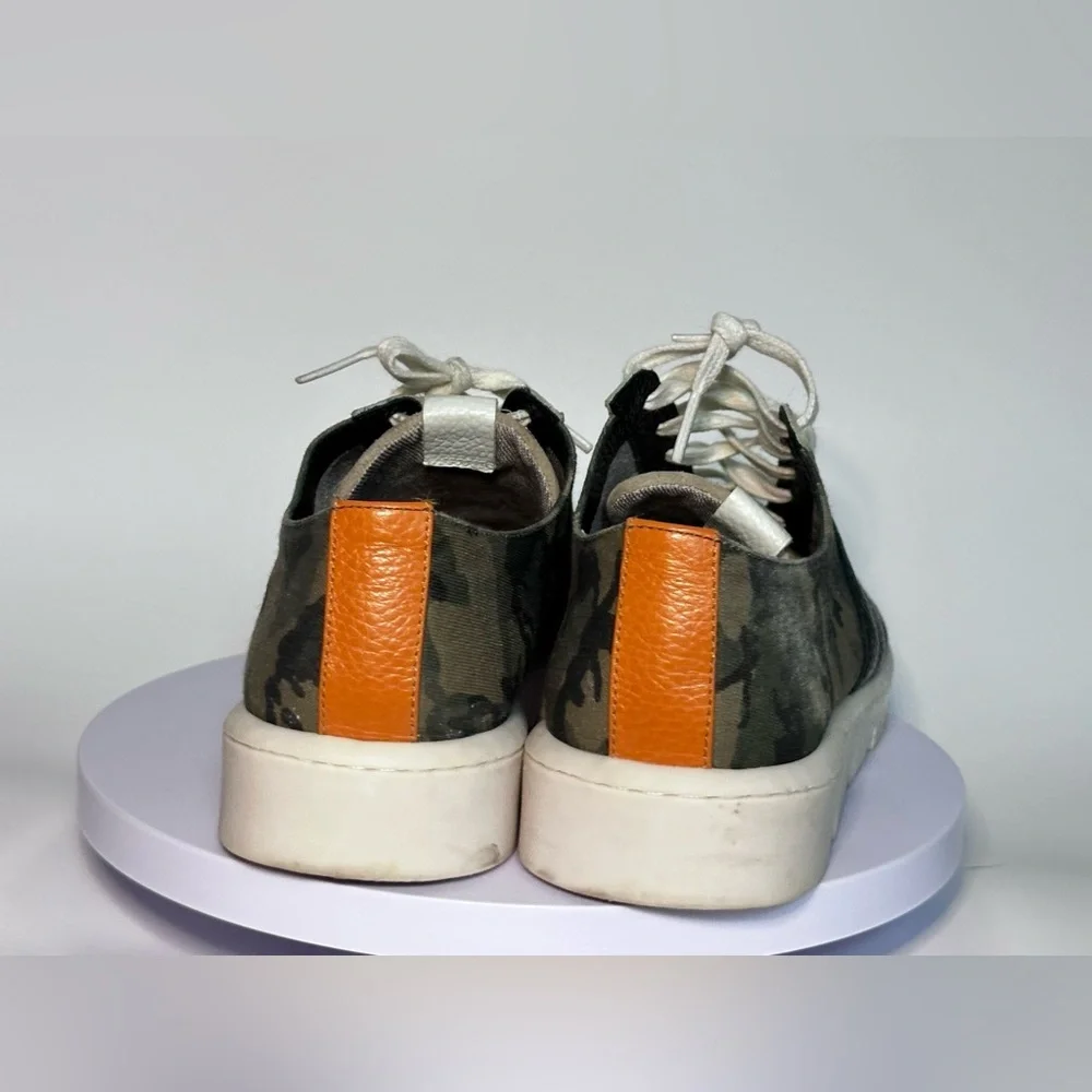 Bernardo Camo Leather Suede Lace-Up Sneakers Size 8 Chunky Lug Sole